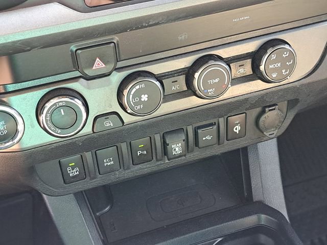 Used 2020 Toyota Tacoma TRD Sport w/ Technology Package image 14