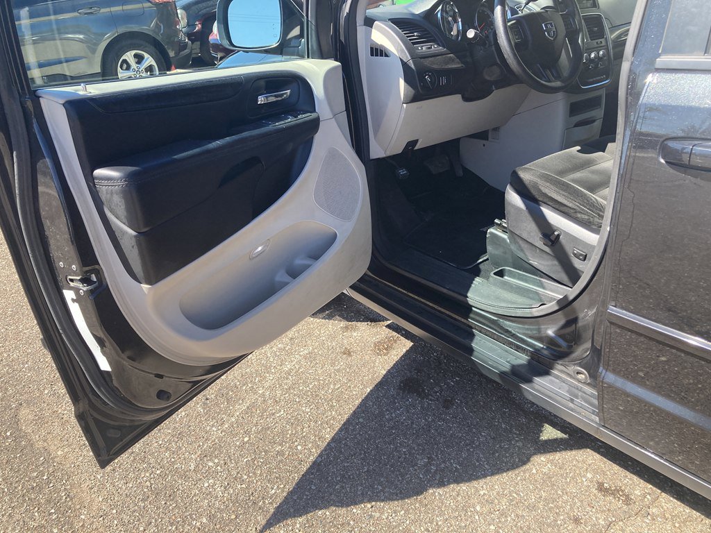 Used 2015 Dodge Grand Caravan SE w/ Quick Order Package 29E SE FWD image 5