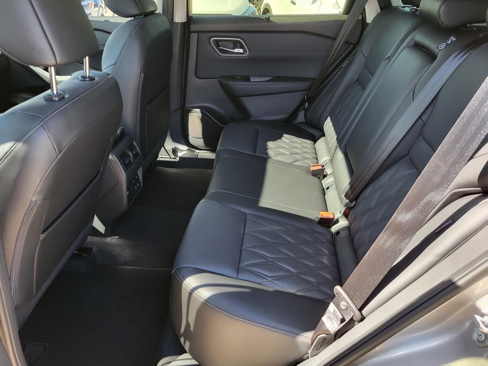 New 2026 Nissan Rogue Platinum image 18