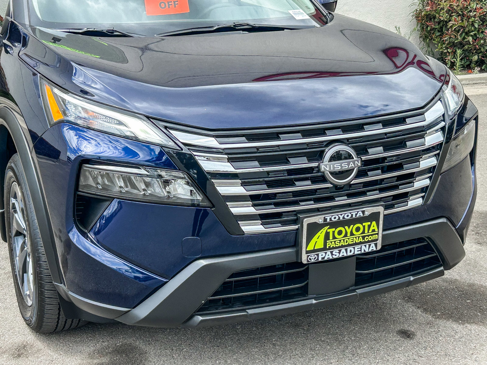 Used 2025 Nissan Rogue SV FWD image 5