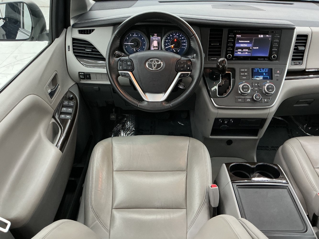 Used 2020 Toyota Sienna XLE AWD/4WD image 30