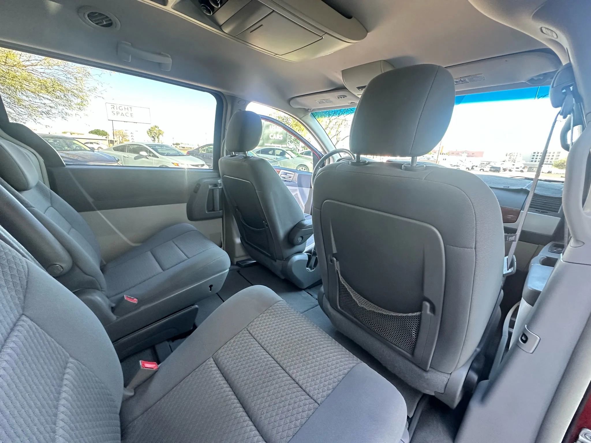 Used 2009 Chrysler Town & Country Touring image 27