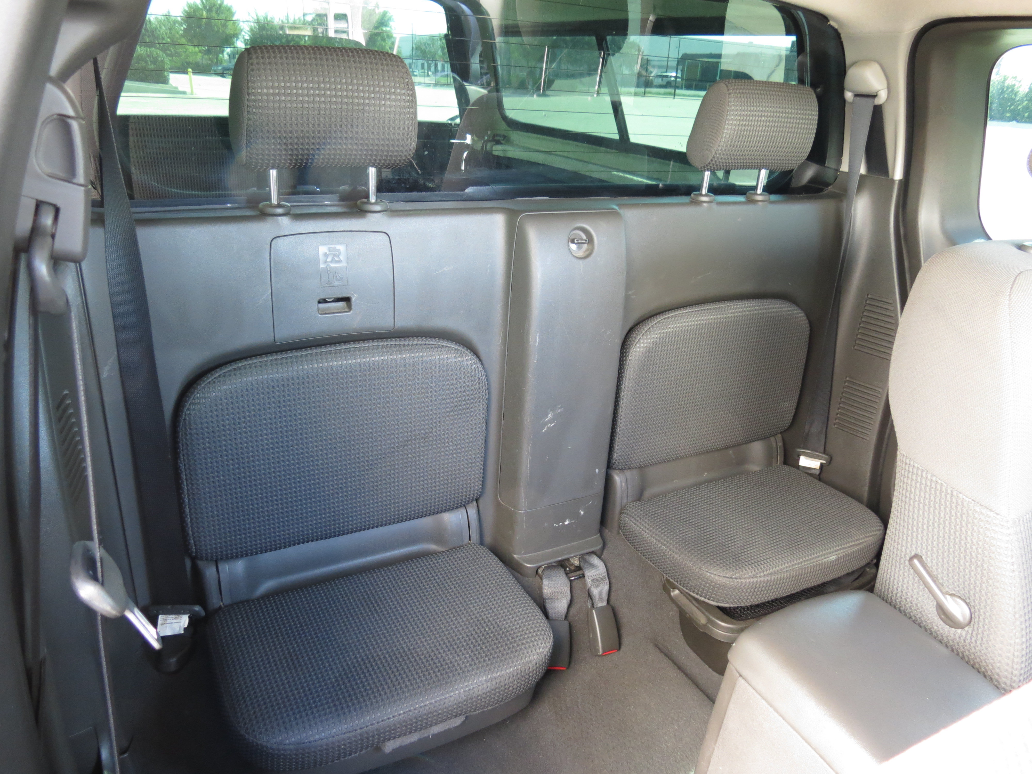 Used 2006 Nissan Frontier NISMO RWD image 27