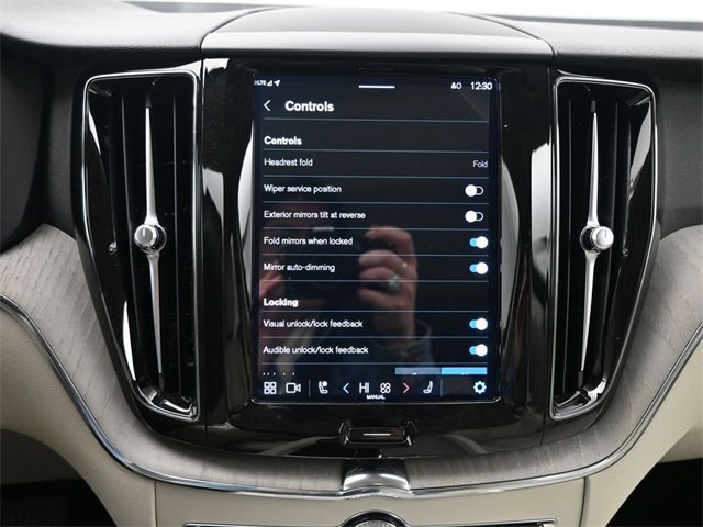 Used 2023 Volvo XC60 B5 Plus image 21