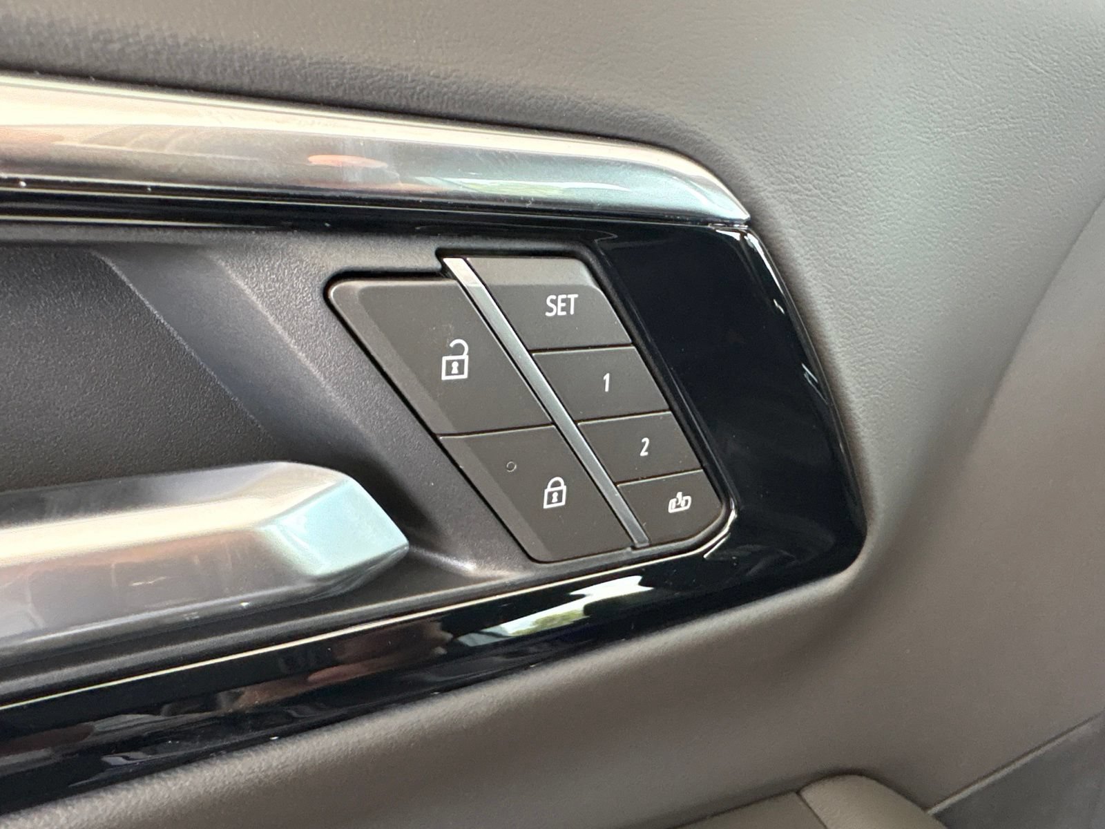 New 2026 Chevrolet Suburban High Country AWD/4WD image 14