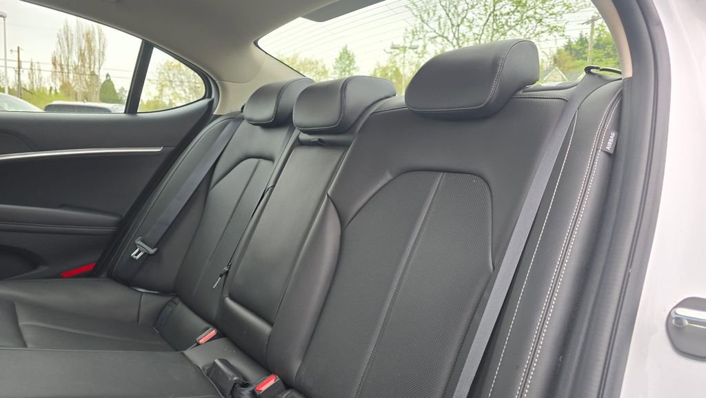 Used 2025 Genesis G70 2.5T image 17