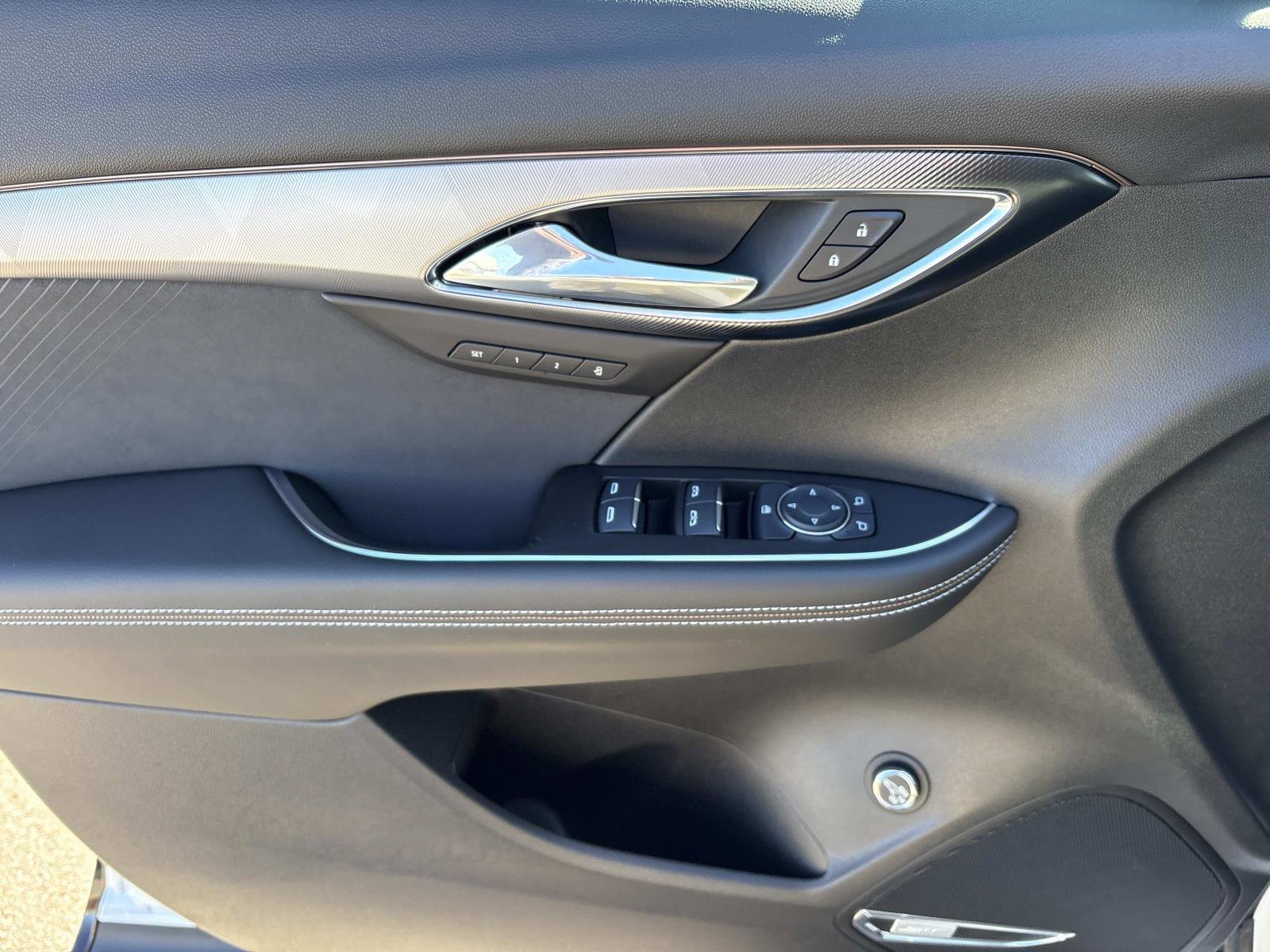 Used 2024 Buick Envision Sport Touring image 12