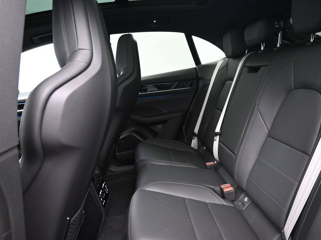Certified 2025 Porsche Macan Electric RWD image 19