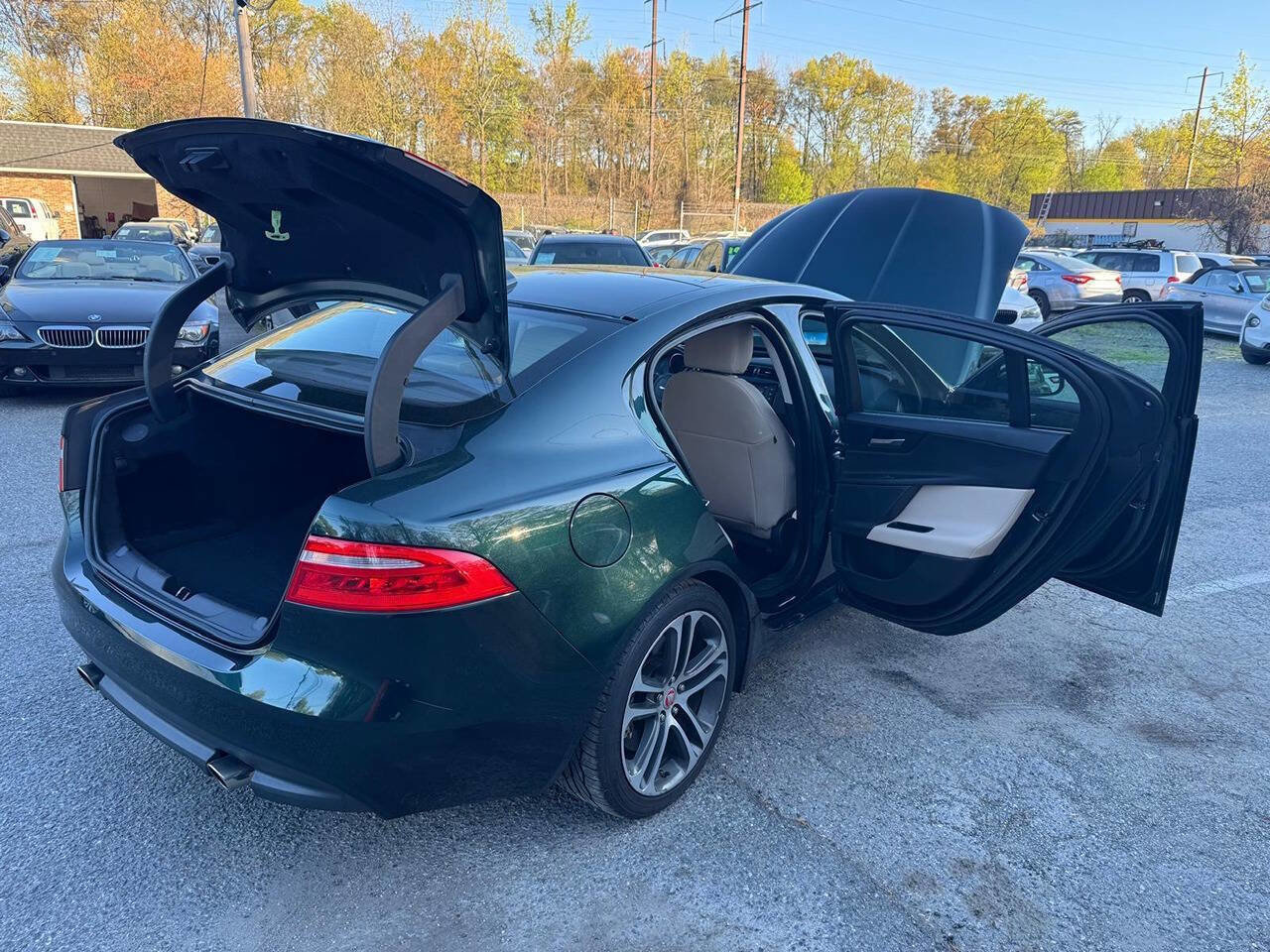 Used 2017 Jaguar XE Premium image 9