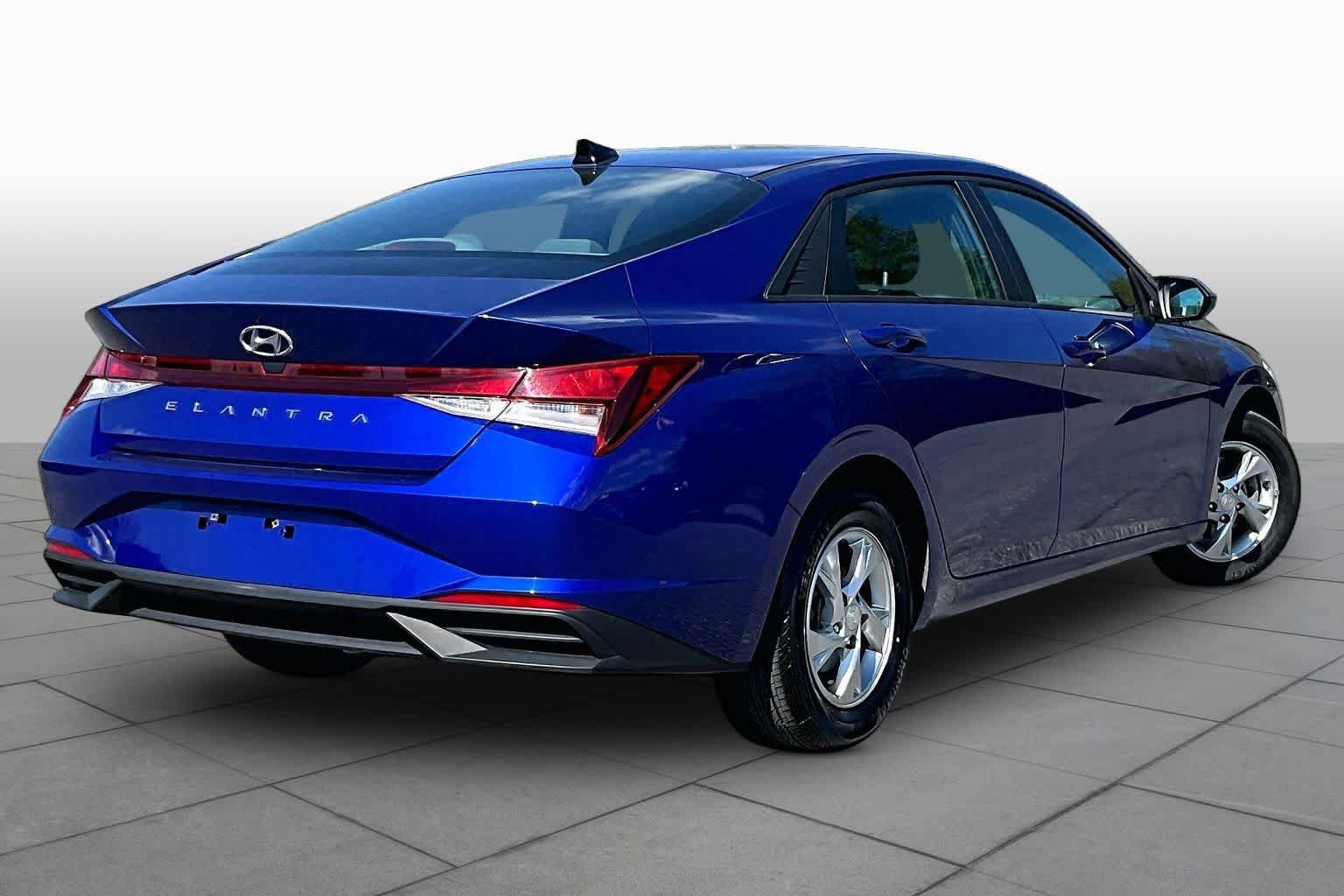 Used 2023 Hyundai Elantra SE FWD image 13