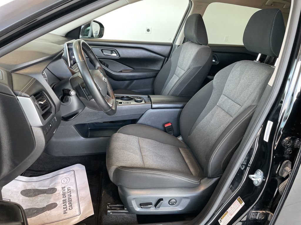 Used 2025 Nissan Rogue SV image 8