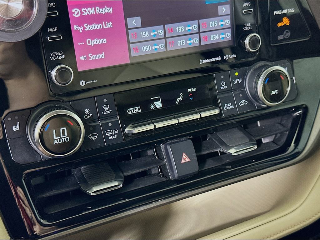 Used 2022 Toyota Highlander XLE FWD image 27