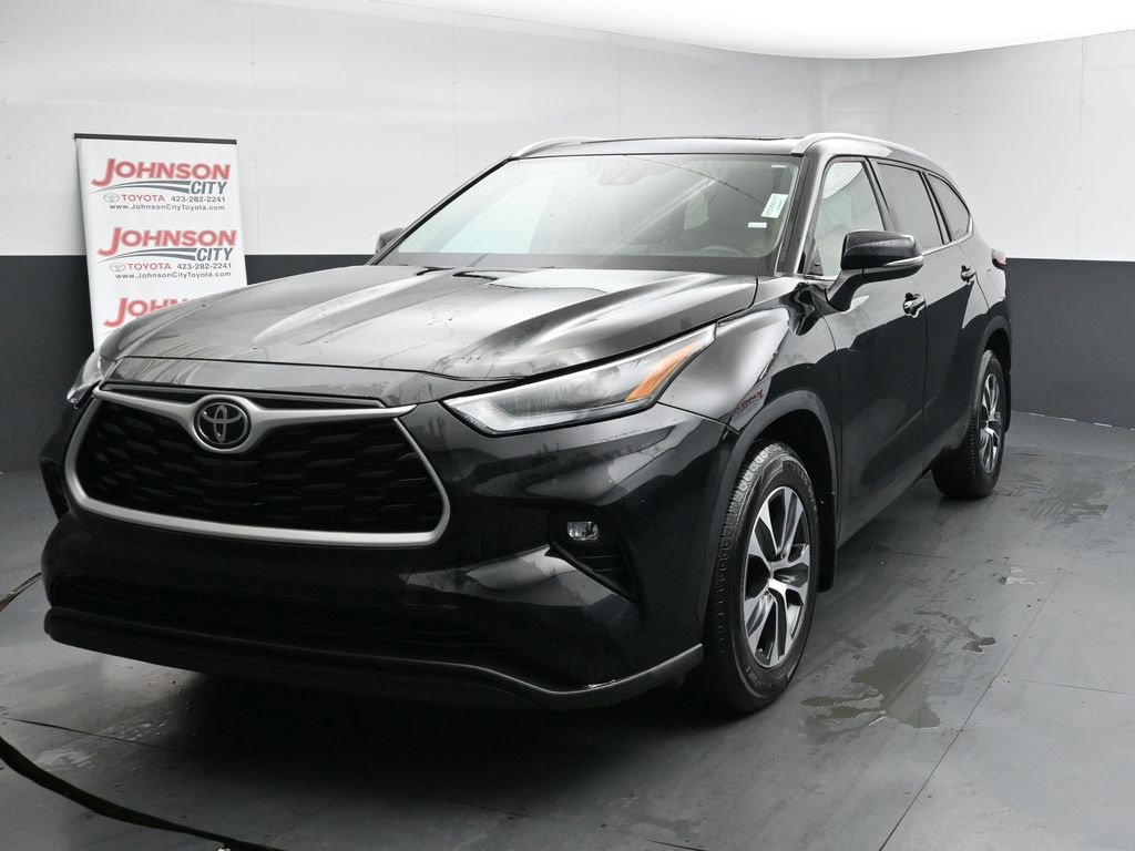 Used 2023 Toyota Highlander XLE image 4