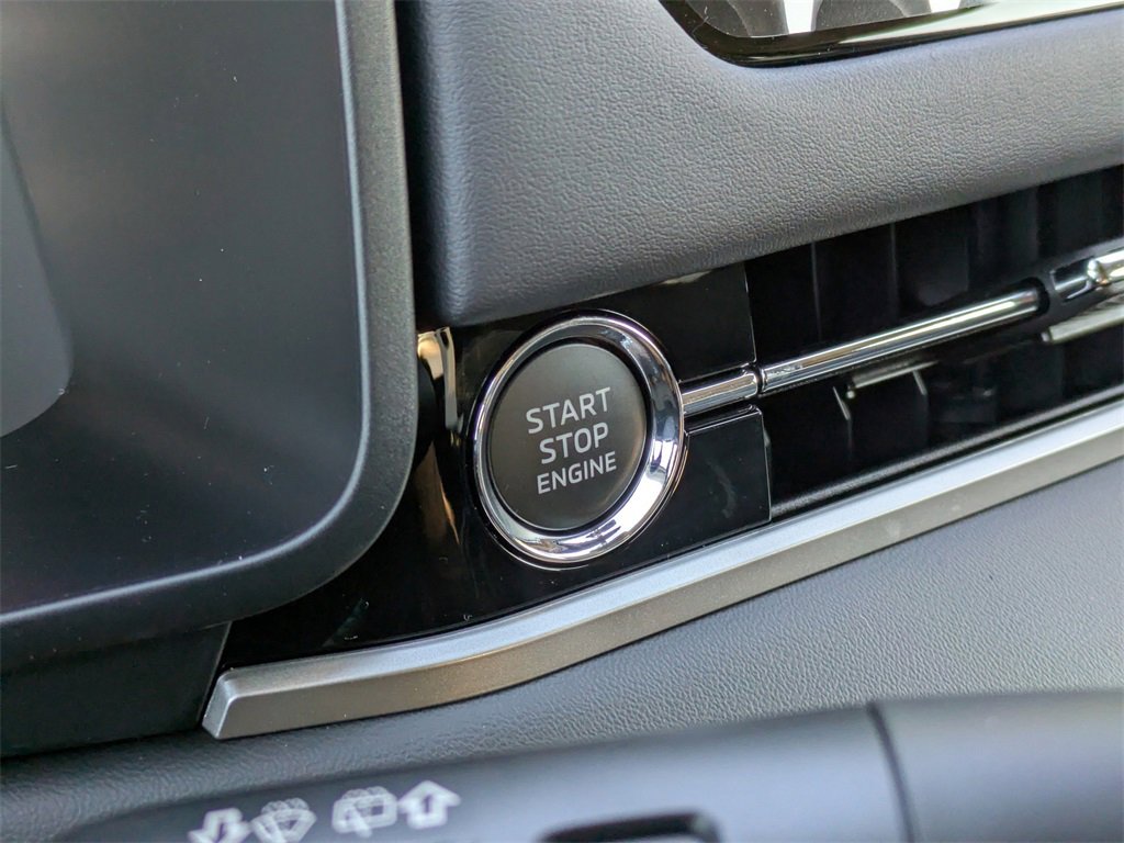 New 2025 Mitsubishi Outlander SE image 29