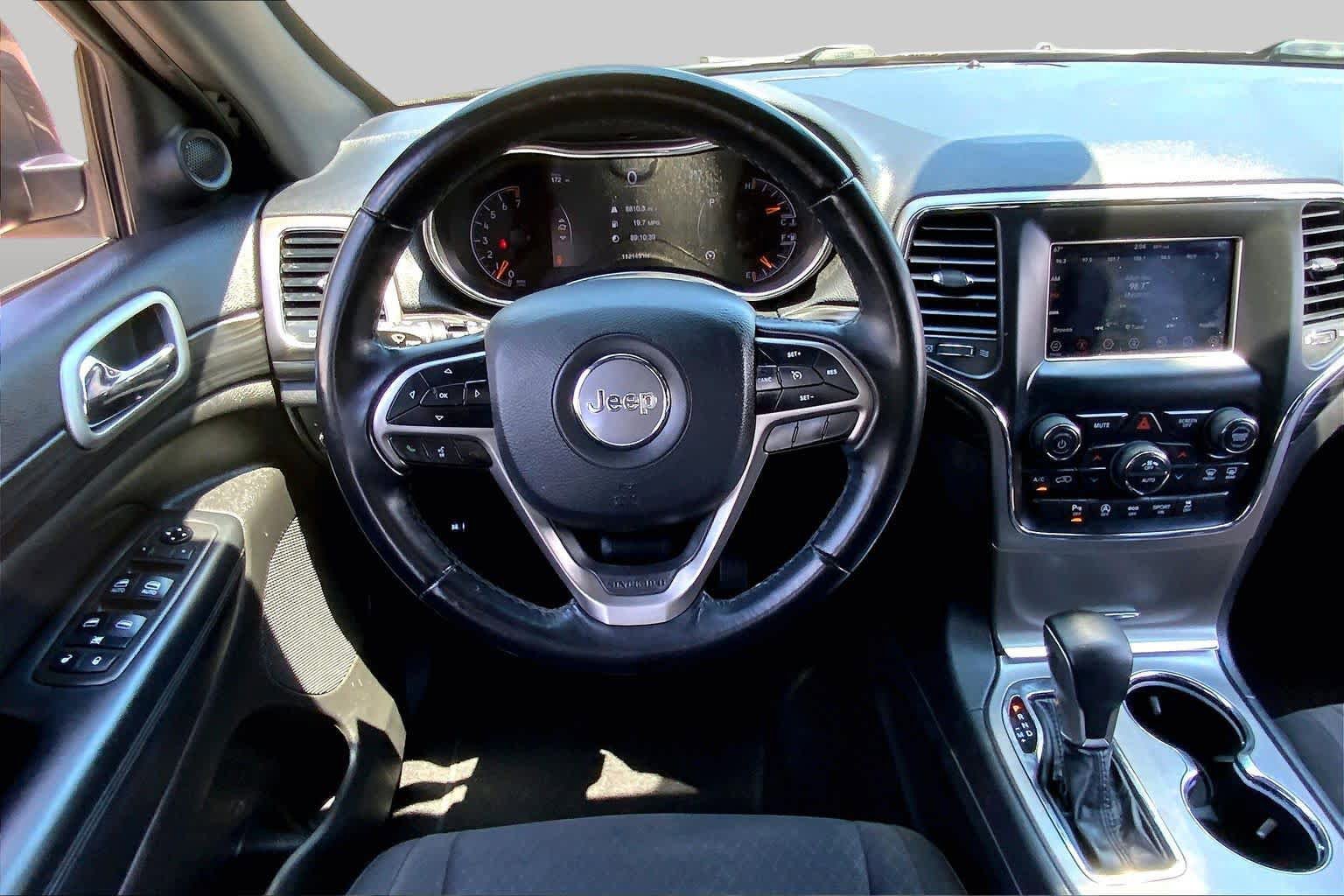 Used 2021 Jeep Grand Cherokee Laredo RWD image 6