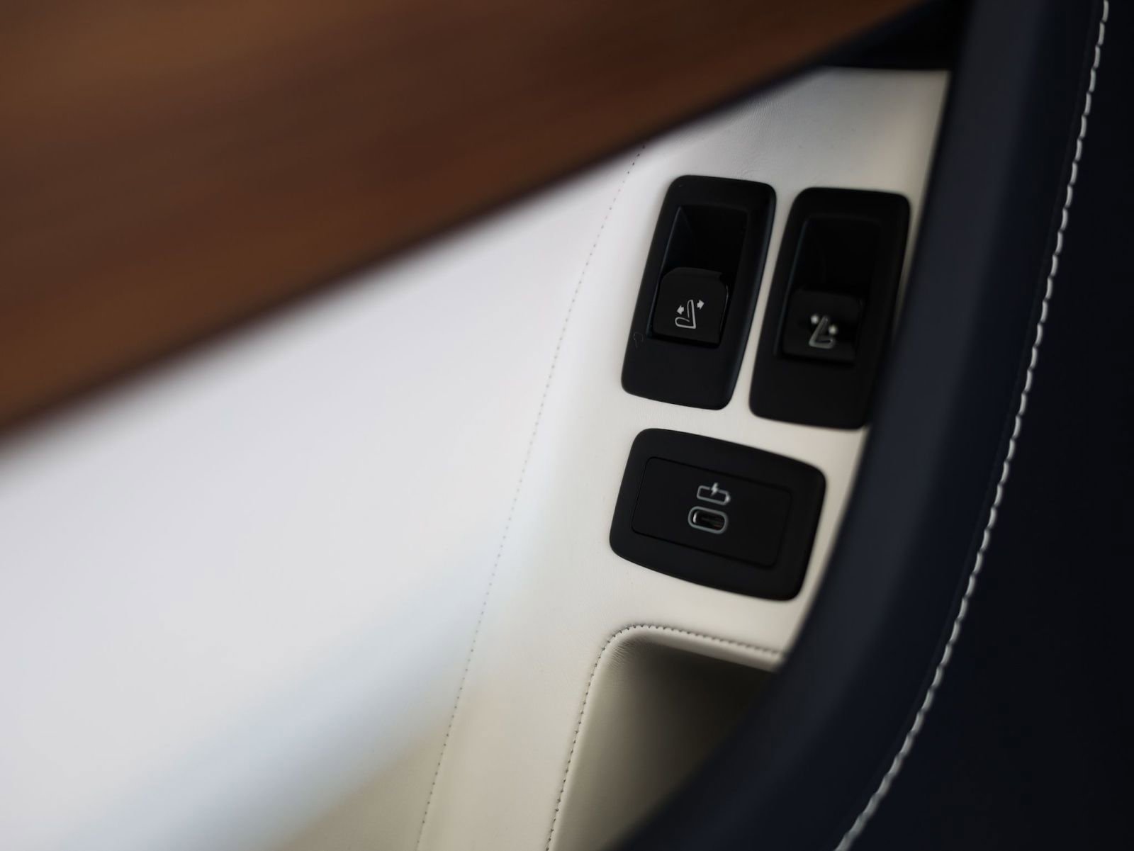 New 2026 Rolls-Royce Cullinan AWD/4WD image 30