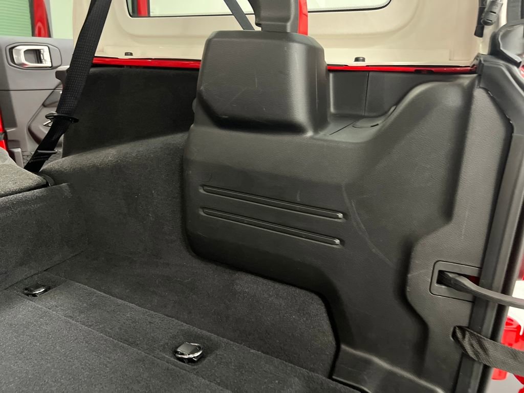 Used 2025 Jeep Wrangler Unlimited Sahara AWD/4WD image 30