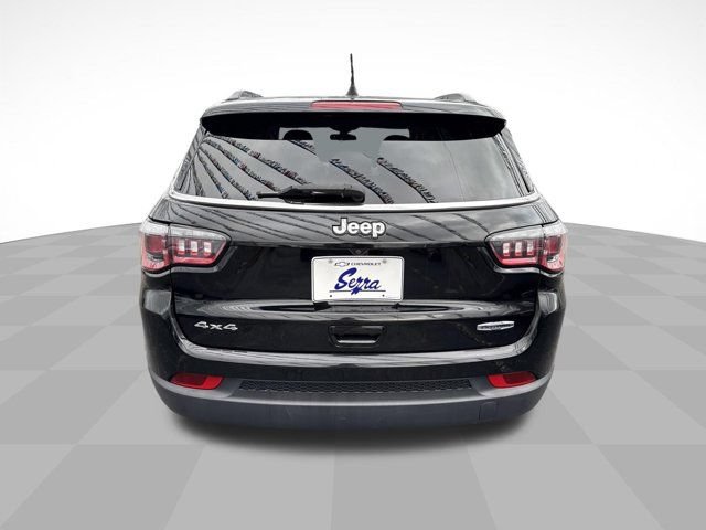 Used 2020 Jeep Compass Latitude w/ Cold Weather Group AWD/4WD image 8