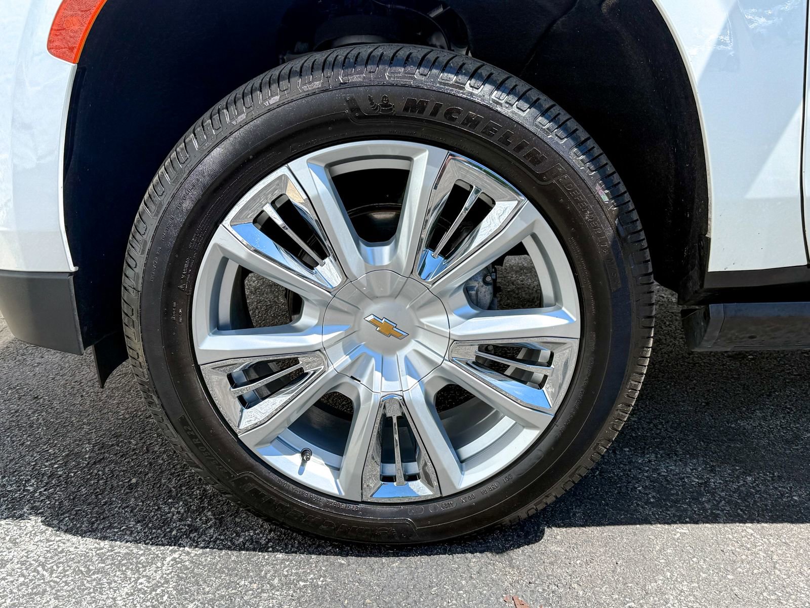 Used 2022 Chevrolet Suburban High Country AWD/4WD image 12