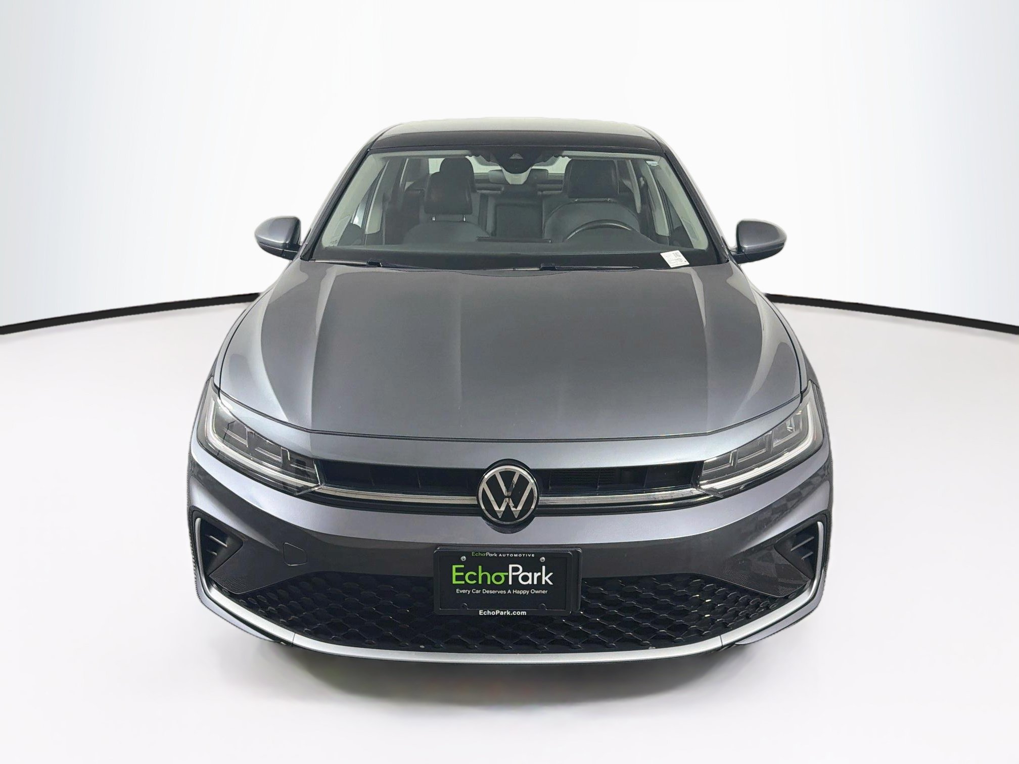 Used 2025 Volkswagen Jetta SE FWD image 2