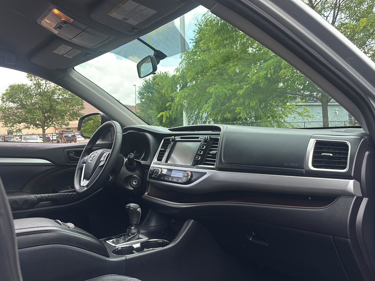 Used 2016 Toyota Highlander Plus FWD image 16