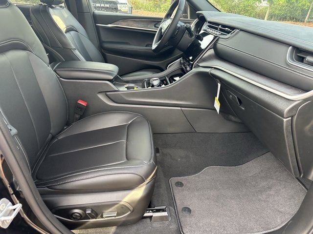 New 2025 Jeep Grand Cherokee Limited w/ Luxury Tech Group II image 13