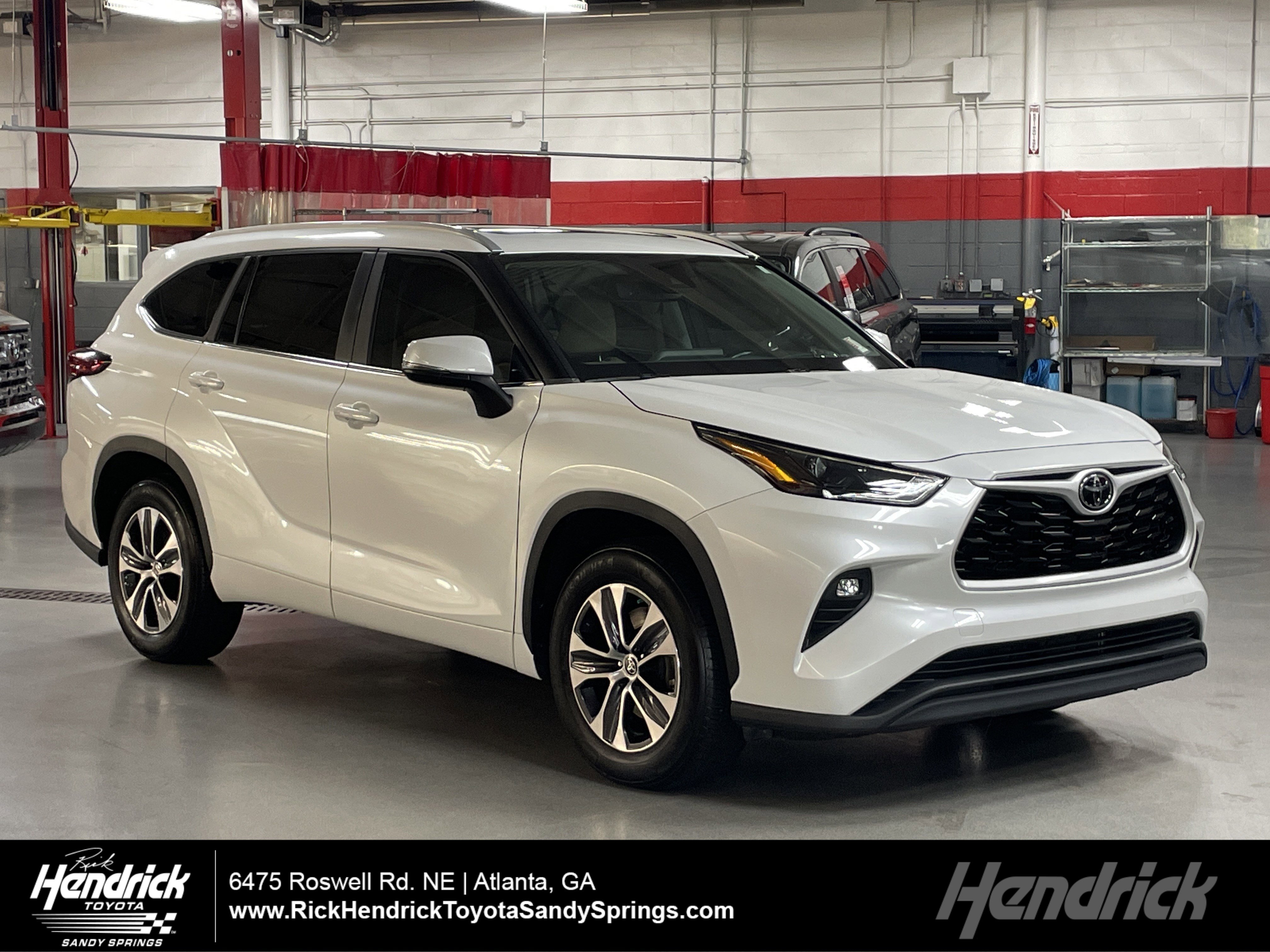 Used 2023 Toyota Highlander XLE image 1