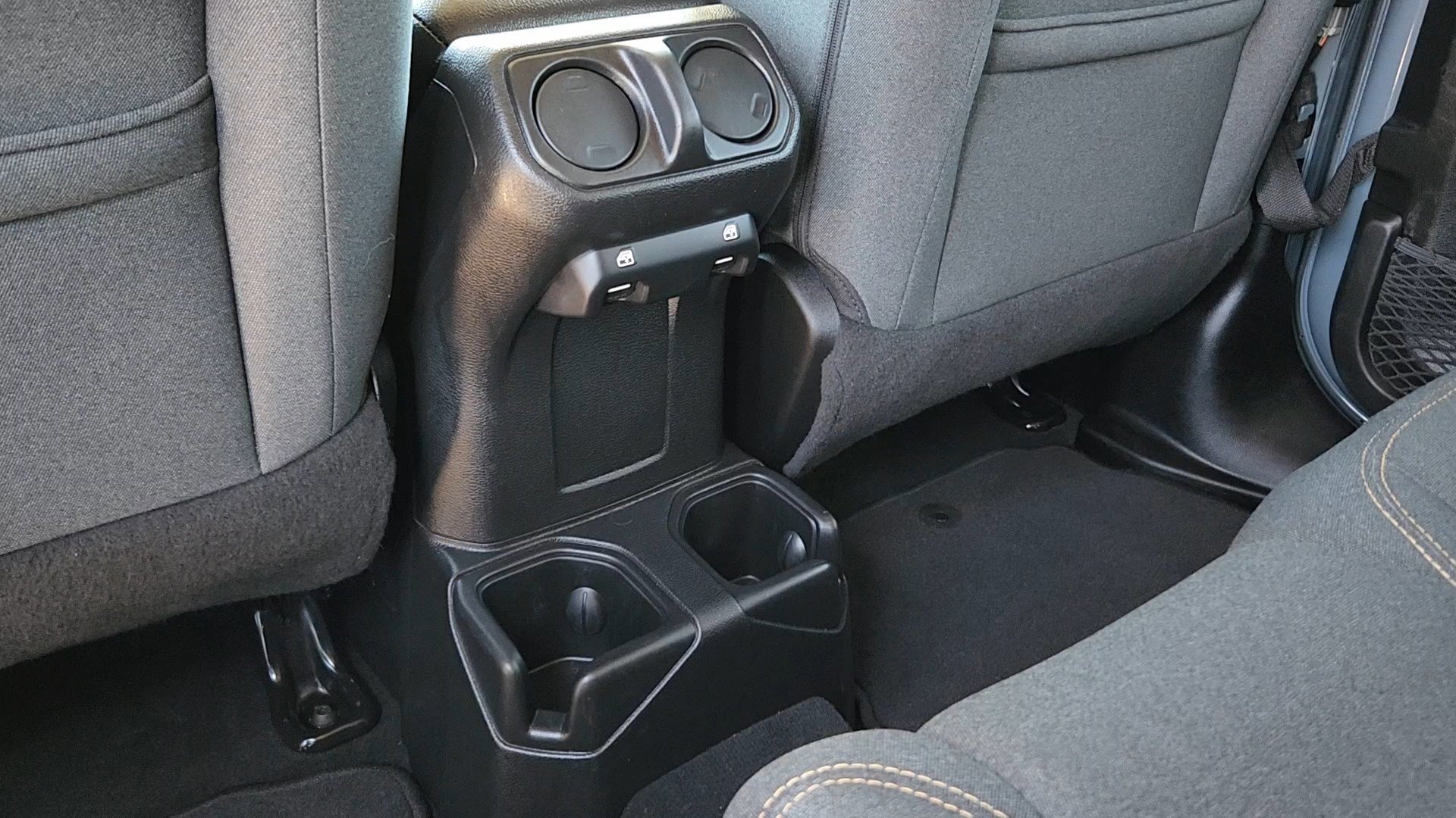 Used 2024 Jeep Wrangler Sport S image 17