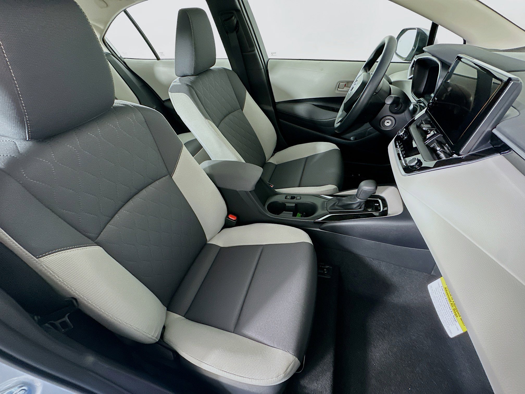 Used 2026 Toyota Corolla LE FWD image 30