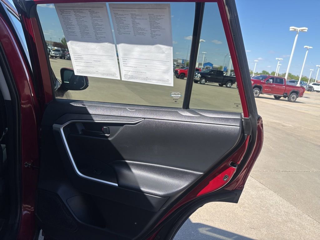 Used 2021 Toyota RAV4 LE AWD/4WD image 25