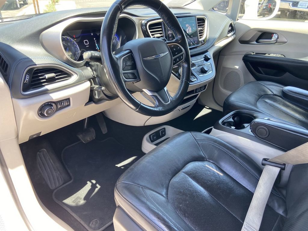 Used 2021 Chrysler Pacifica Touring-L FWD image 6