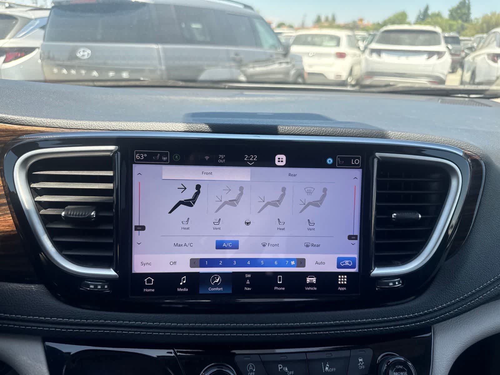 Used 2023 Chrysler Pacifica Limited FWD image 28