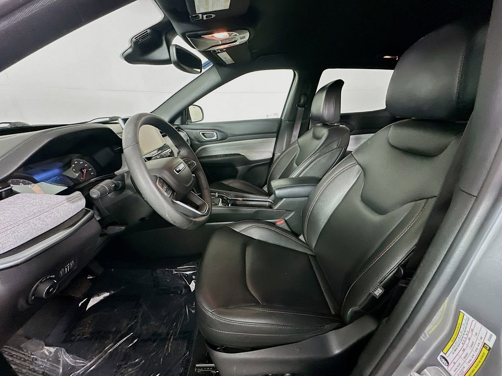 Certified 2024 Jeep Compass Latitude image 30