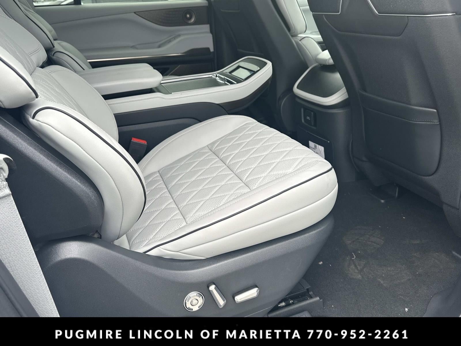 New 2026 Lincoln Navigator L Black Label AWD/4WD image 33