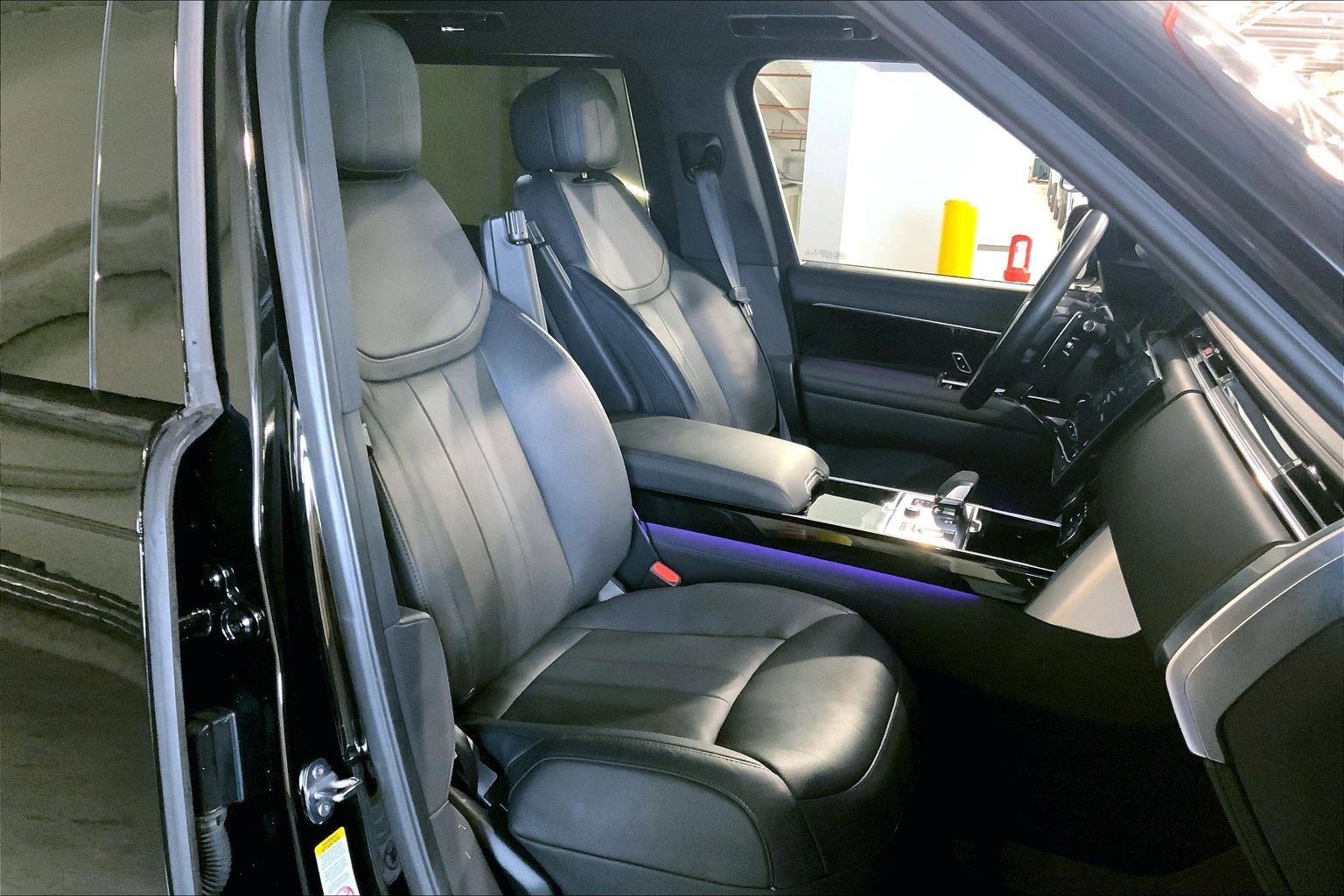 Used 2023 Land Rover Range Rover Long Wheelbase SE image 8