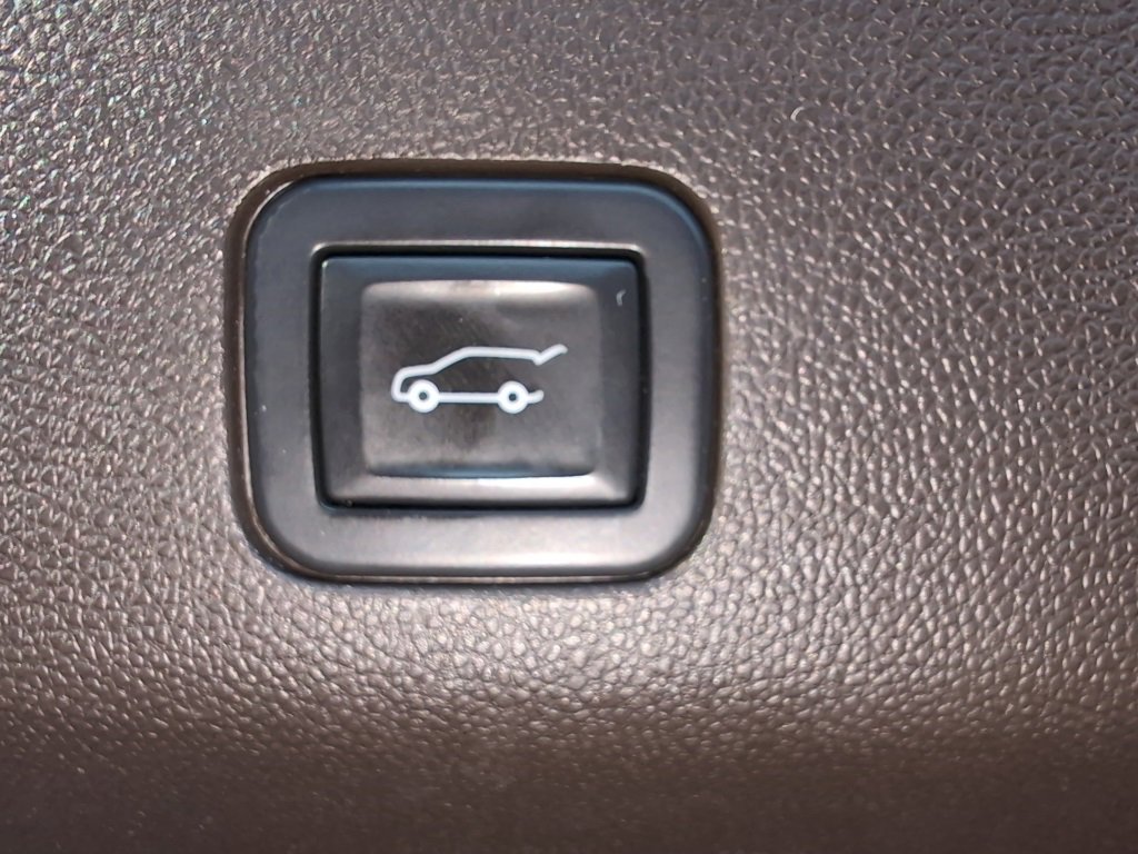 Used 2021 GMC Yukon Denali w/ Denali Ultimate Package image 18