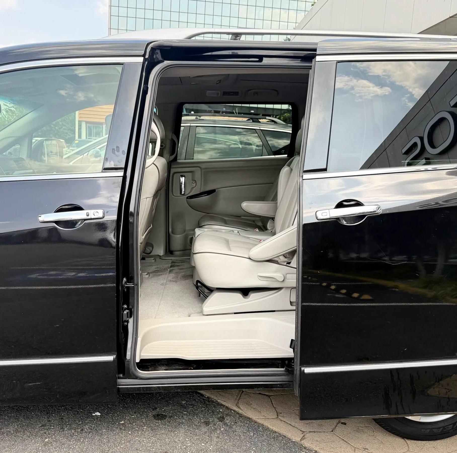 Used 2012 Nissan Quest SL w/ Bose Pkg FWD image 26