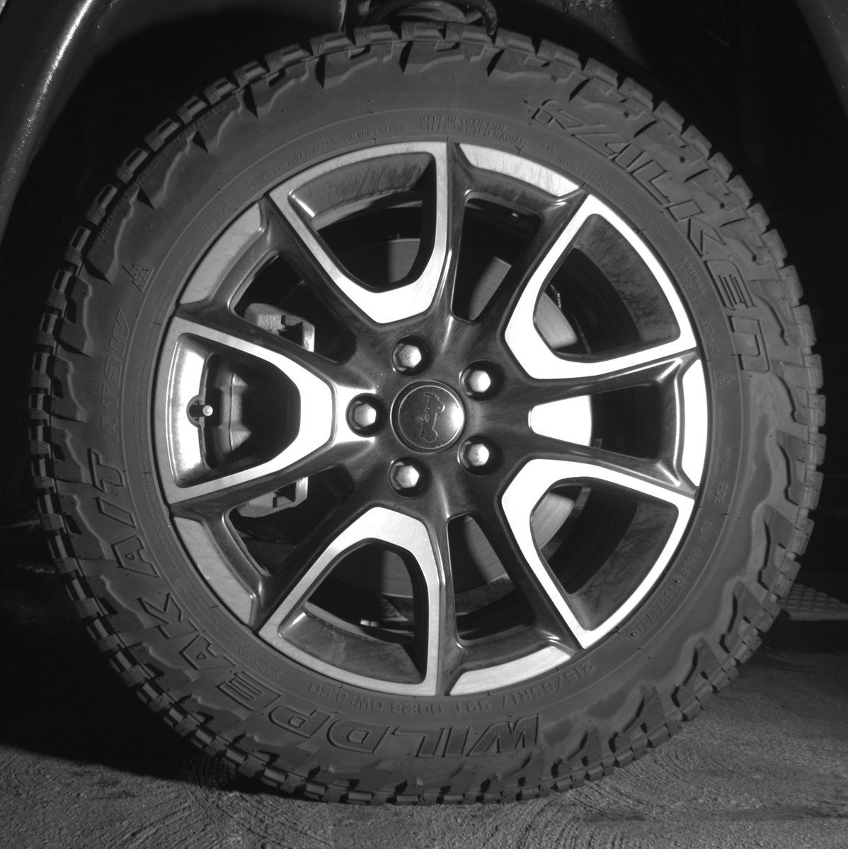 Used 2025 Jeep Compass Trailhawk AWD/4WD image 12