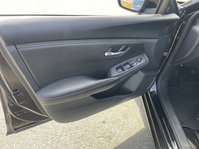 Used 2024 Nissan Sentra SV FWD image 17