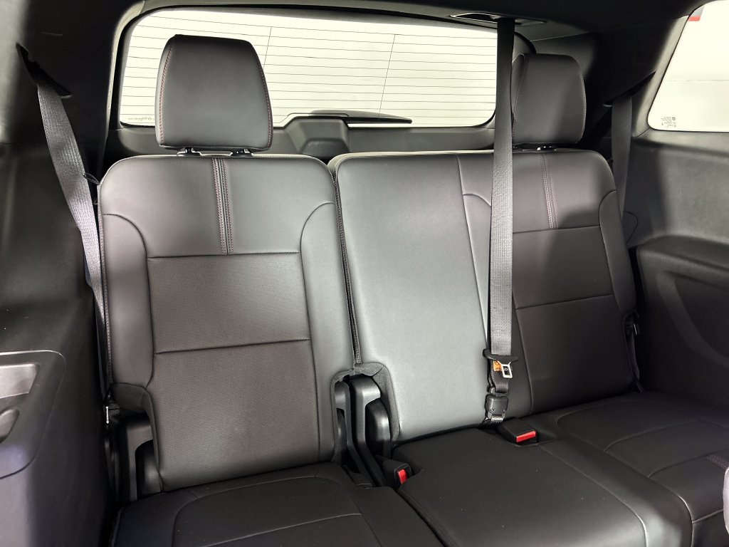 Used 2023 Chevrolet Traverse RS AWD/4WD image 21