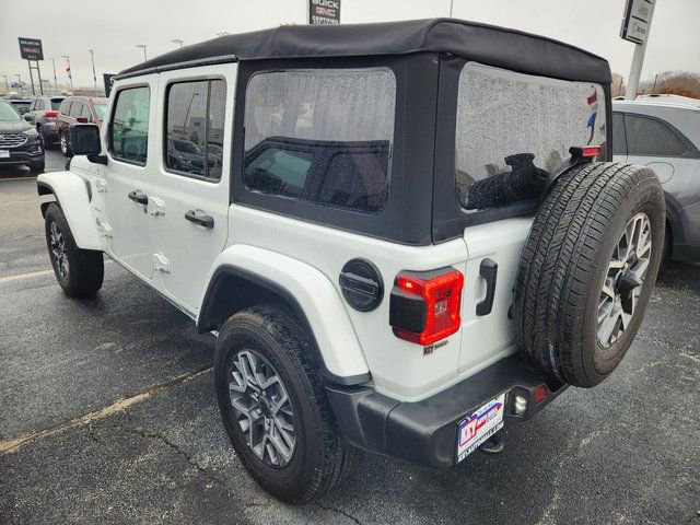 Used 2024 Jeep Wrangler Unlimited Sahara AWD/4WD image 4
