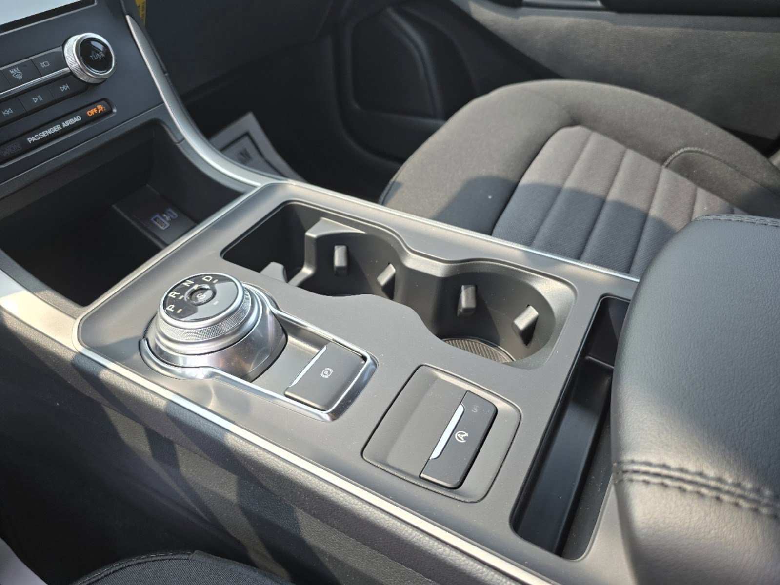 New 2024 Ford Edge SE w/ Black Appearance Package image 9