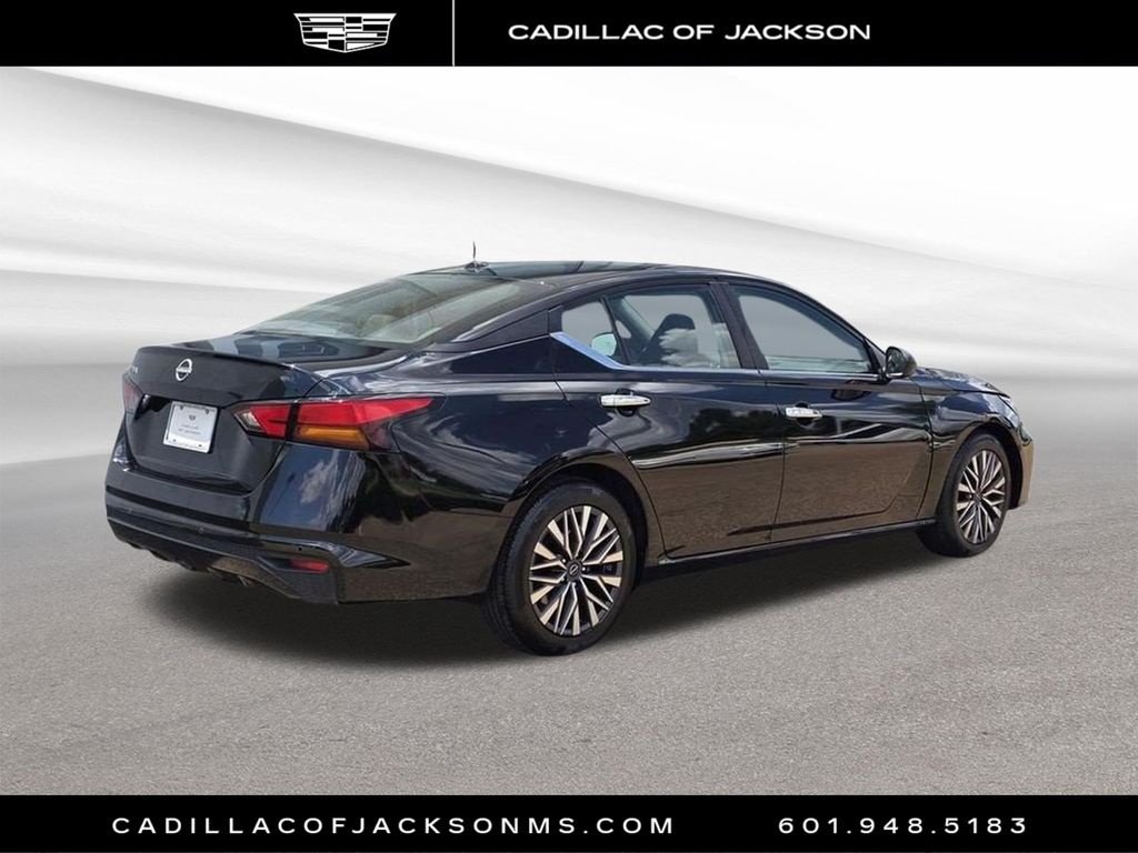 Used 2025 Nissan Altima 2.5 SV FWD image 7
