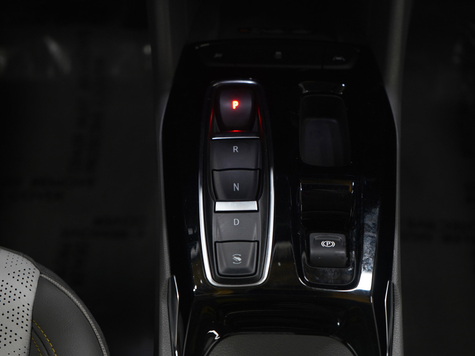 Used 2022 Chevrolet Bolt EUV Premier w/ Launch Edition image 16