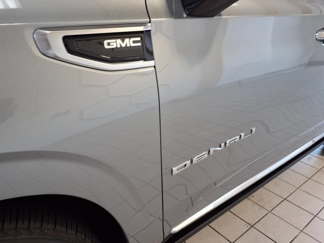 Used 2024 GMC Yukon Denali w/ Advanced Technology Package AWD/4WD image 6