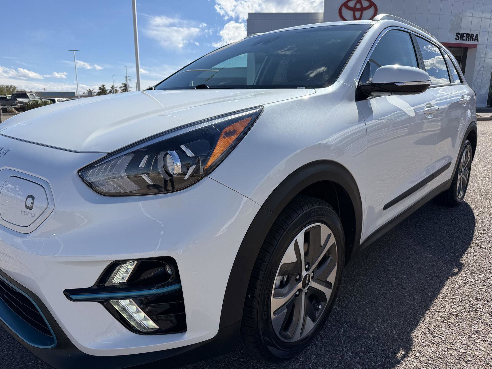 Used 2022 Kia Niro EX Premium w/ Cold Weather Package image 11