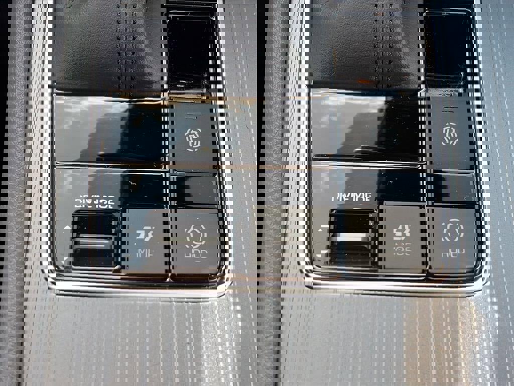 Used 2022 Toyota Sienna XSE image 21