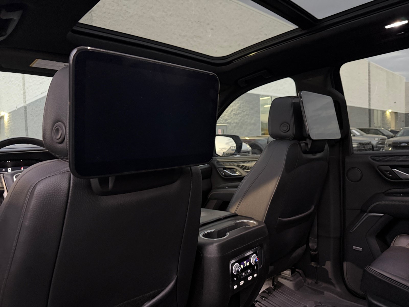 Used 2023 GMC Yukon XL Denali AWD/4WD image 28