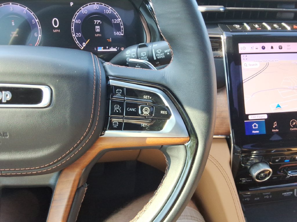 Used 2025 Jeep Grand Cherokee Summit AWD/4WD image 27