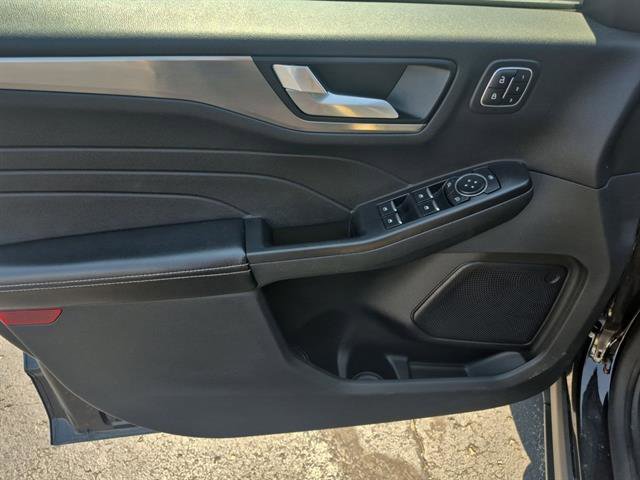 Used 2022 Ford Escape Titanium image 23